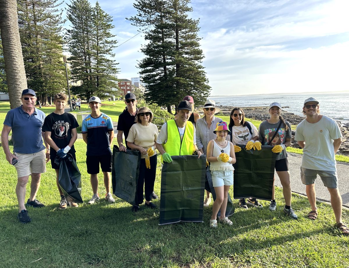 TEAM CRONULLA PULLS ON THE GLOVES FOR CLEAN UP AUSTRALIA DAY